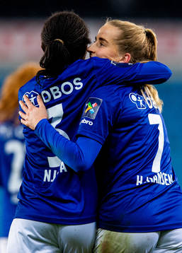 Ajara Njoya of Vålerenga celebrates with teammate Sigrid