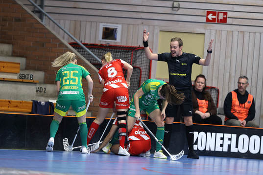under innebandymatchen i damernas SSL mellan Pixbo och