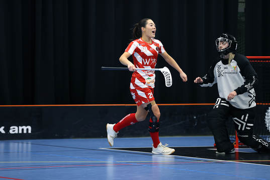 Pixbos Caroline Adelöw jublar