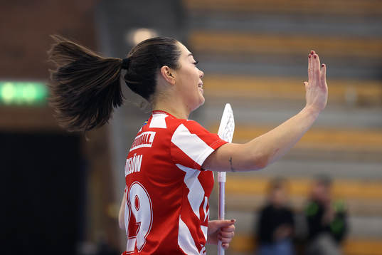Pixbos Caroline Adelöw jublar