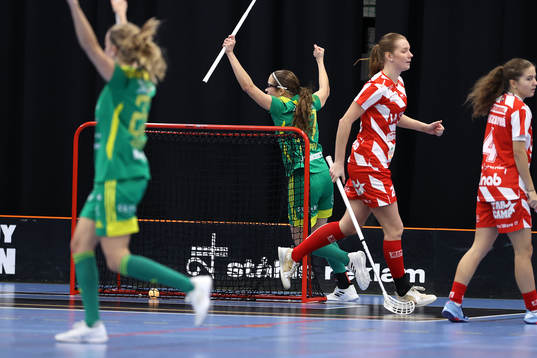 Thorengruppens Oona Kauppi jublar