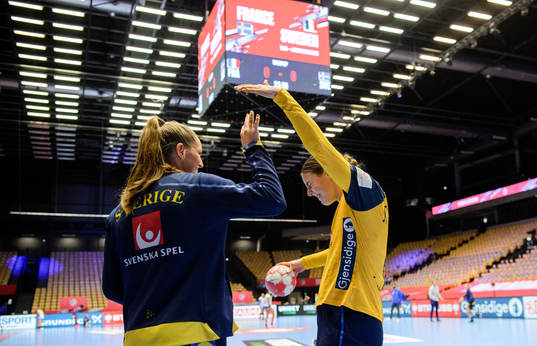 Kristin Thorleifsdottir and Carin Strömberg of Sweden