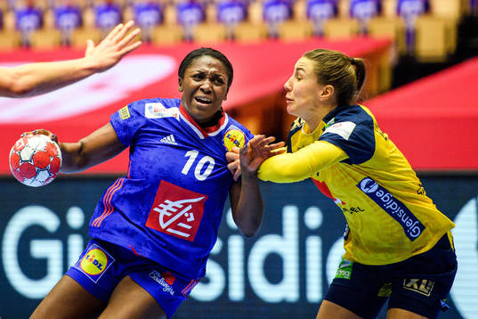 Grace Zaadi Deuna of France and Anna Lagerquist of Sweden