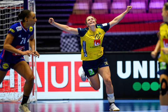 Isabelle Gullden of Sweden celebrates