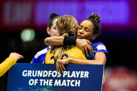 Estelle Nze Minko of France and Isabelle Gullden of Sweden