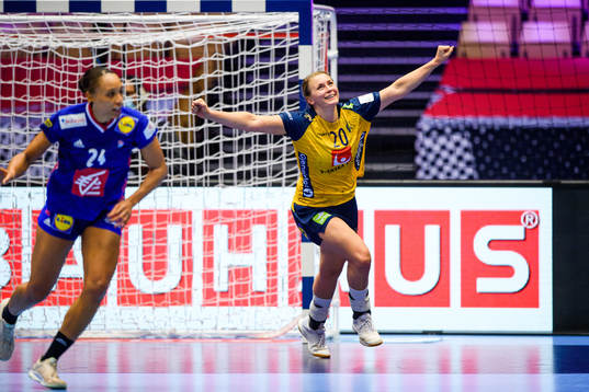 Isabelle Gullden of Sweden celebrates