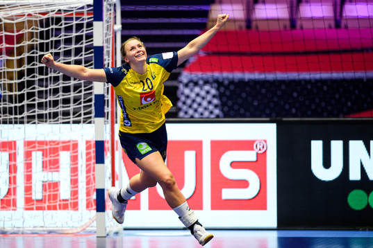 Isabelle Gullden of Sweden celebrates