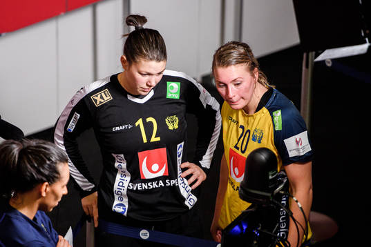 Goalkeeper Filippa Idehn, Jamina Roberts and Isabelle