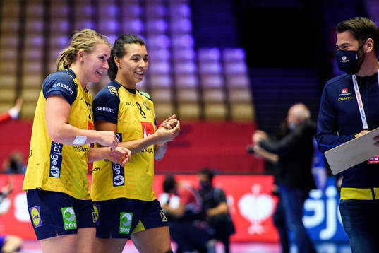 Isabelle Gullden and Jamina Roberts of Sweden