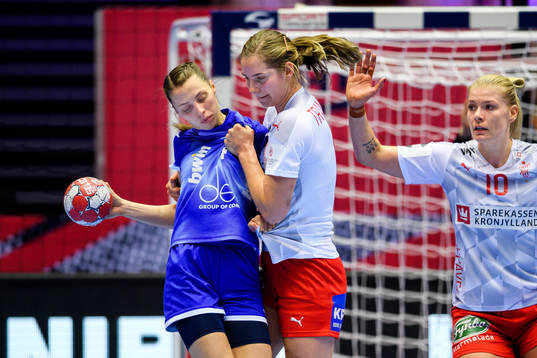 Polina Vedekhina of Russia against Mette Tranborg and