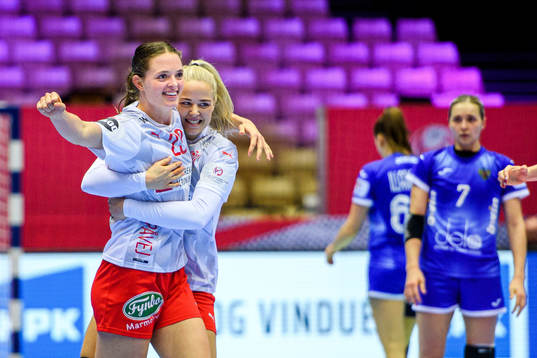Maibritt Toft Hansen and Mie Enggrob Højlund of Denmark