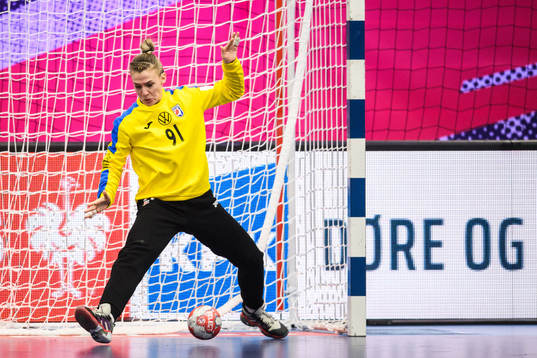 Goalkeepr Tea Pijevic of Croatia