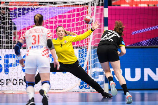 Goalkeeper Lucija Besen of Croatia and Julia Maidhof of