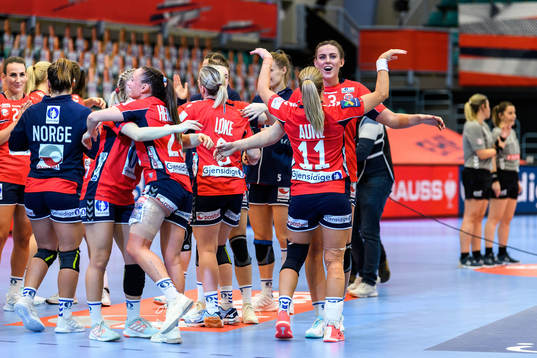 Malin Aune and Emilie Hegh Arntzen of Norway celebrate