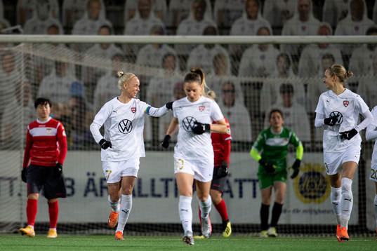 Rosengårds Caroline Seger celebrates