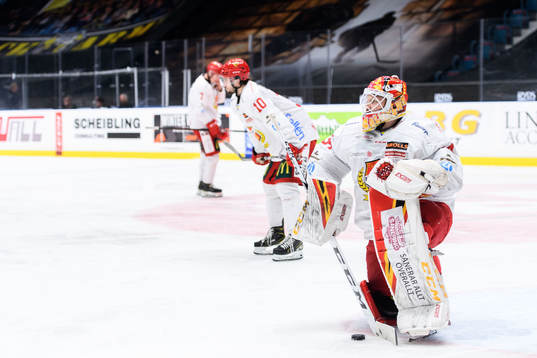 Almtunas målvakt Erik Hanses deppar