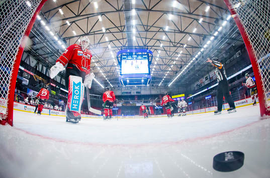 Örebros målvakt Jonas Arntzen deppar vid 1-3