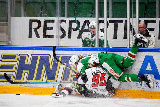 Malmö Redhawks Carl Persson och Rögles Dennis Everberg