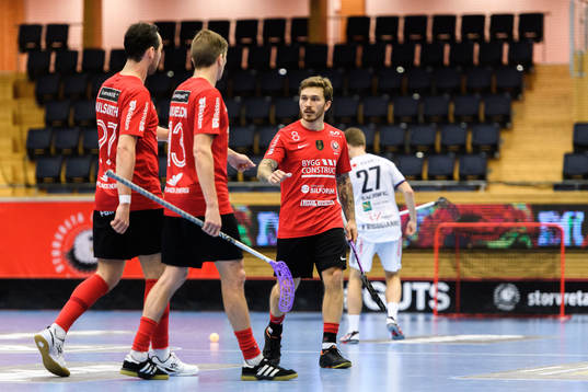 Storvreta Jimmie Pettersson jublar med lagkamrater
