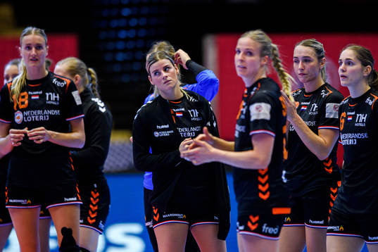 Players of Netherlands  look dejected