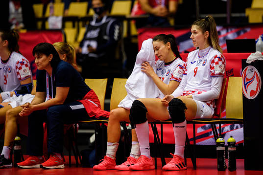 Valentina Blazevic and Camila Micijevic of Croatia looks