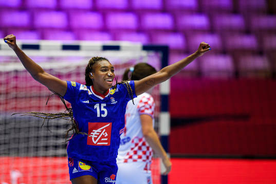 Kalidiatou Niakate of France celebrates