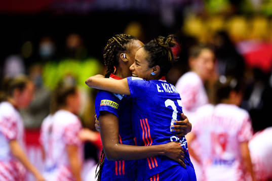 Estelle Nze Minko and Kalidiatou Niakate of France celebrate