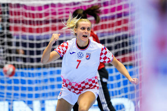 Dora Krsnik of Croatia celebrates