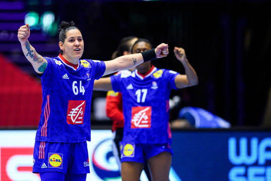 Alexandra Lacrabere of France celebrates