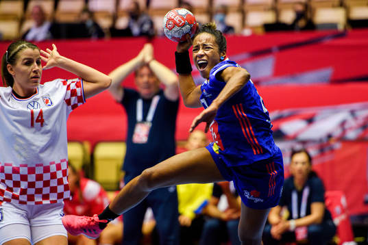 Larissa Kalaus of Croatia and Estelle Nze Minko of France
