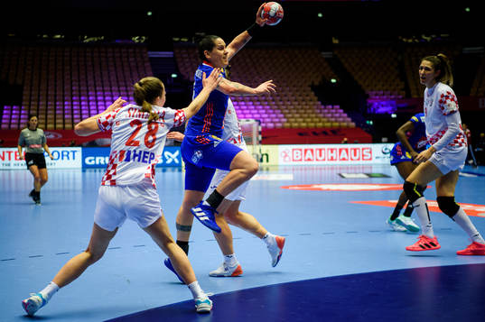 Alexandra Lacrabere of France