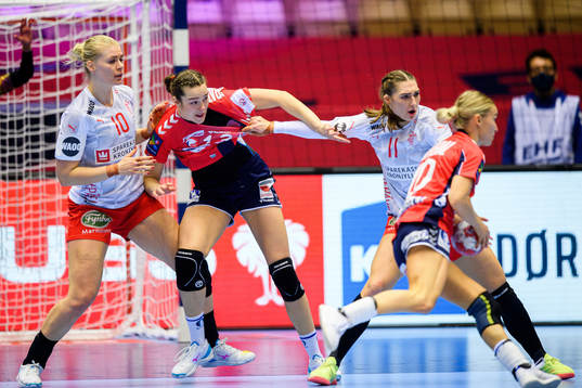 Vilde Mortensen Ingstad of Norway against Kathrine Heindahl