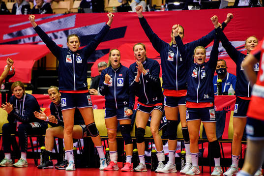 Players of Norway celebrate