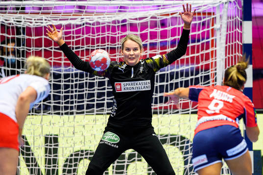 Nora Mørk of Norway against goalkeeper Sandra Toft of