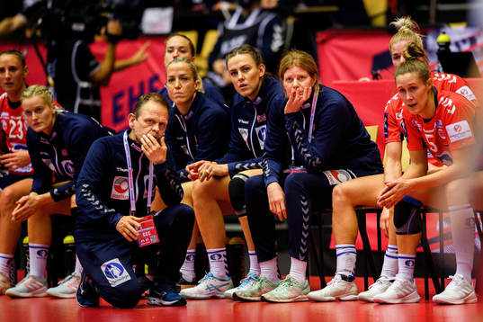 Thorir Hergeirsson, head coach and Tonje Larsen, assistant