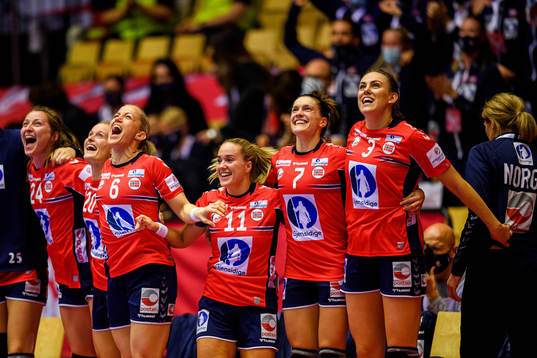 Players of Norway celebrate