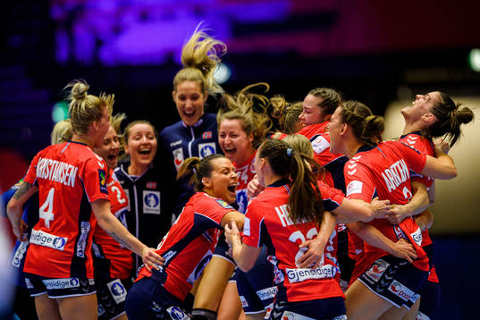 Bläddra bland fler bilder av 2020 European Handball Championship, Semi-final Day 16, Norway - Denmark