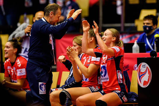 Thorir Hergeirsson, head coach and Stine Bredal Oftedal