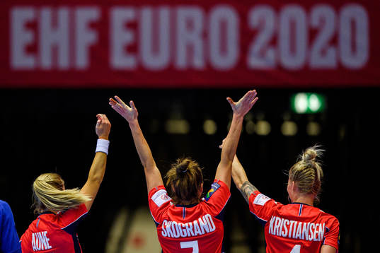 Malin Aune , Stine Ruscetta Skogrand and Veronica Egebakken