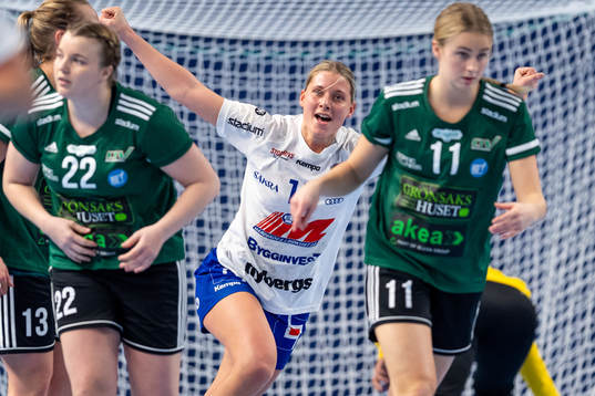 Hallbys Isa Franzén jublar