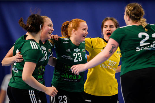 Helsingborgs Annie Svensson jublar med lagkamrater