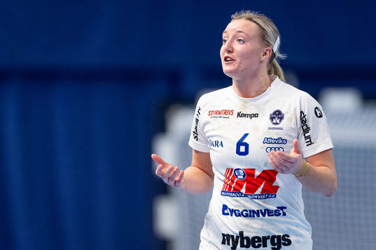 Hallbys Elin Johansson reagerar