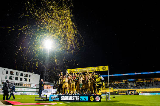 Players of Bodø/Glimt celebrates with the trophy