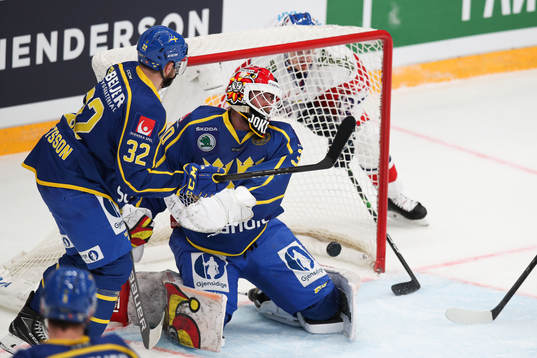 goalkeeper Anders Lindbäck of Sweden concedes the 4-1 goal