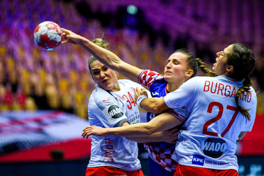 Stela Posavec of Croatia against Rikke Iversen and Louise