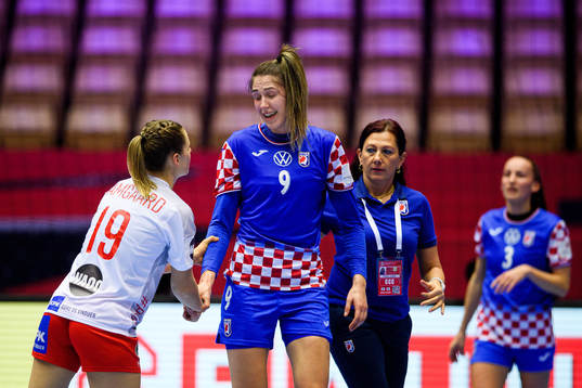 Laura Damgaard Lund of Denmark and Camila Micijevic of