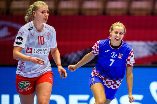 Kathrine Heindahl of Denmark and Dora Krsnik of Croatia