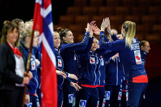 Stine Ruscetta Skogrand and Nora Mørk of Norway