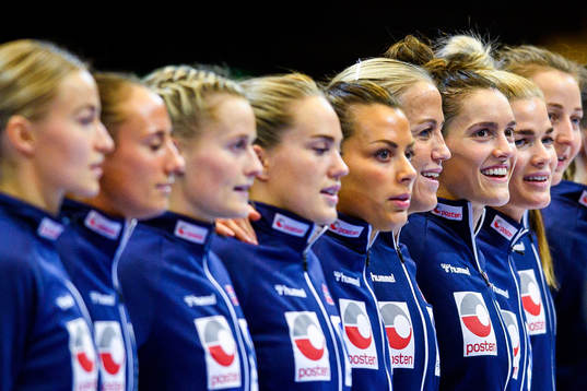 Stine Ruscetta Skogrand of Norway with teammates