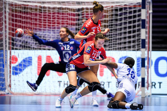 Kari Brattset Dale of Norway and Grace Zaadi Deuna of France